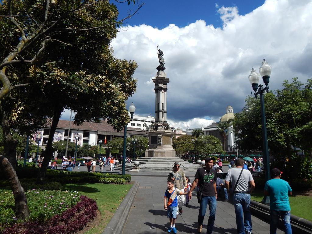 Departamento Quito Historicoアパートメント エクステリア 写真